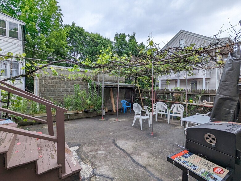 Building Photo - 35 Pearson Rd