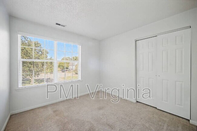 Building Photo - 1213 Ruxton Ct