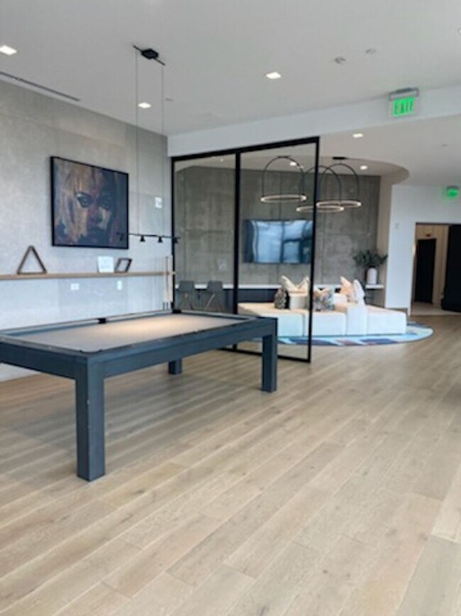 Building Photo - High Rise Condo Living at Its Best!!!!