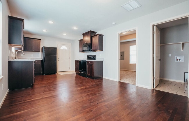 Building Photo - 1337 S Florence Ave