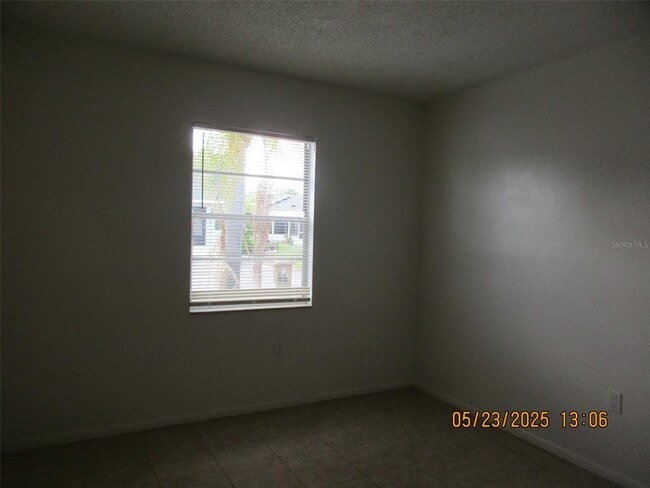 Building Photo - 45 Lake Villa Way