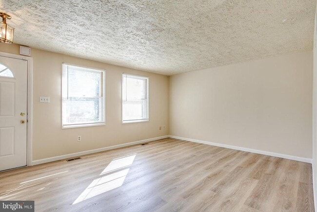 Building Photo - 6075 Cedar Wood Dr