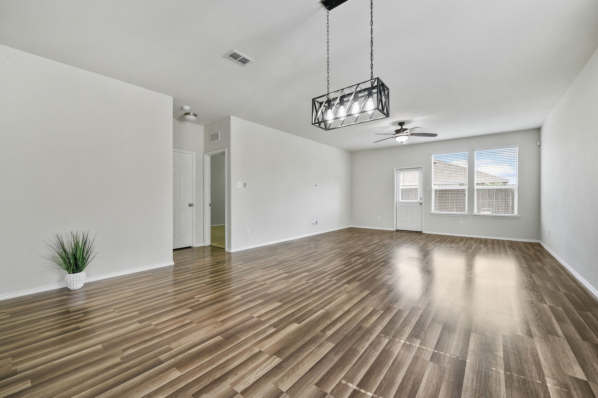 Building Photo - 3104 Montserrat Creek Dr