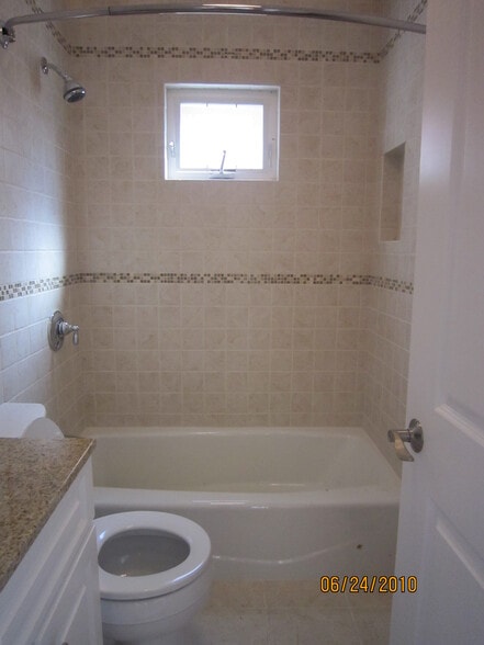 Building Photo - 57 Greenleaf Ave