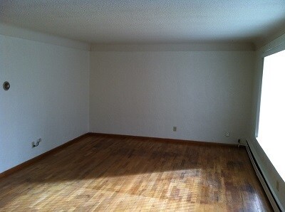Interior Photo - 5120COLBYAVE