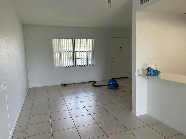 Building Photo - 4101 Oak Terrace Dr