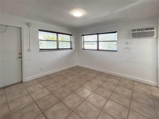 Building Photo - 715 NE 6th St