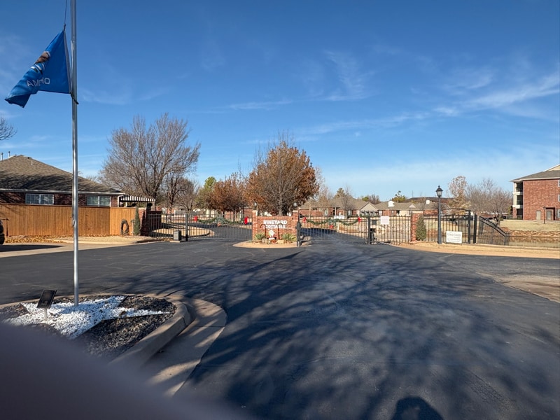 Building Photo - 2455 Manchester Dr