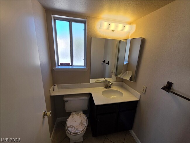 Building Photo - 1745 Mt Hood St