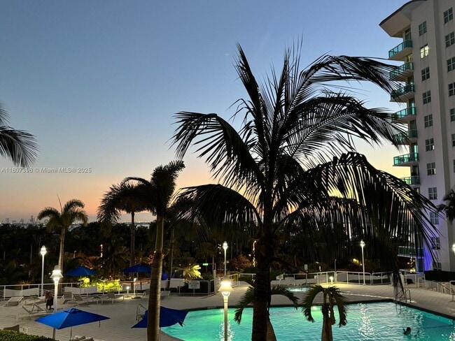 Building Photo - 7900 Harbor Island Dr