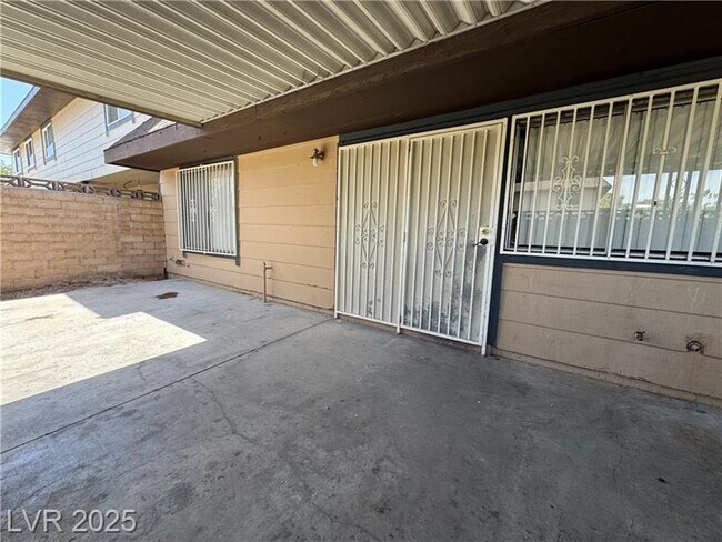 Building Photo - 6121 Meadow Haven Ln