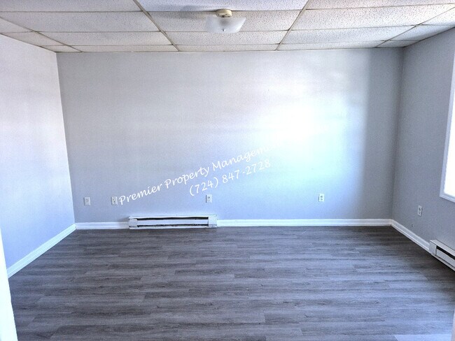 Building Photo - 542 Midland Ave
