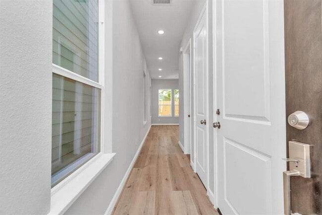 Building Photo - 2357 Hoskins Dr