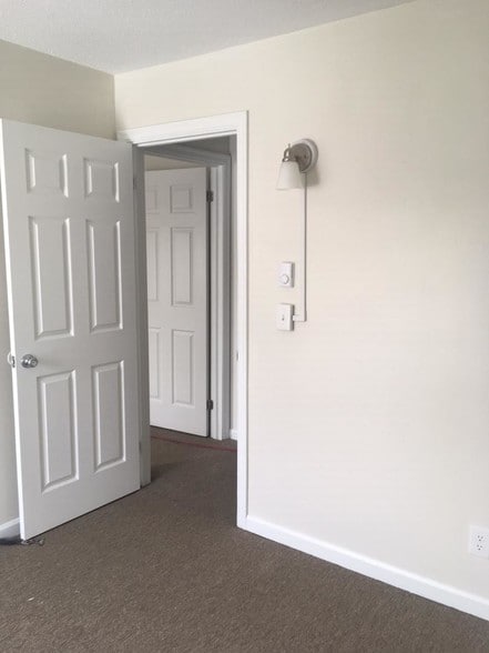 Building Photo - 245 Colonial Ave