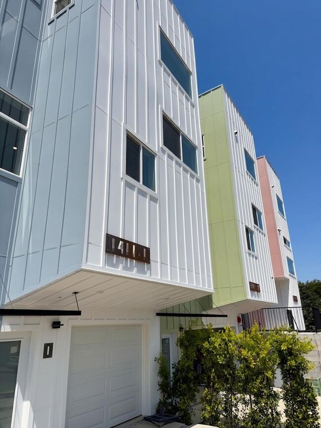 Building Photo - Tremont Three
