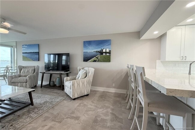 Building Photo - 1950 SW Palm City Rd