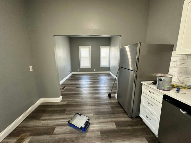 Building Photo - 225 N 6th St