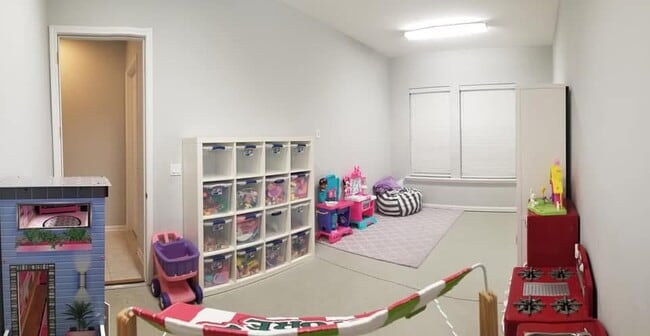 Building Photo - 26 Valley Grove Dr