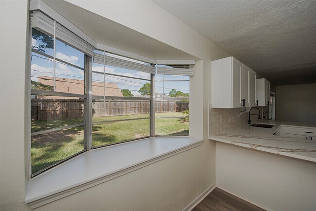 Building Photo - 309 E X St