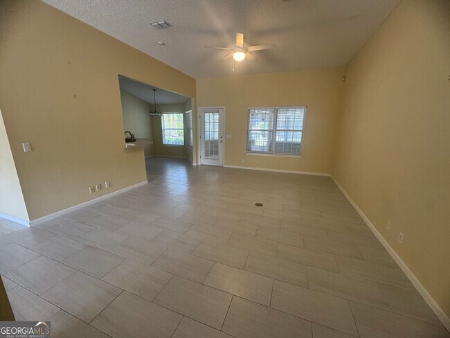 Building Photo - 204 Cardinal Cir W