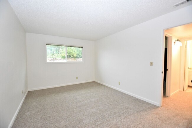 Building Photo - 3846-3846 Westporter Dr