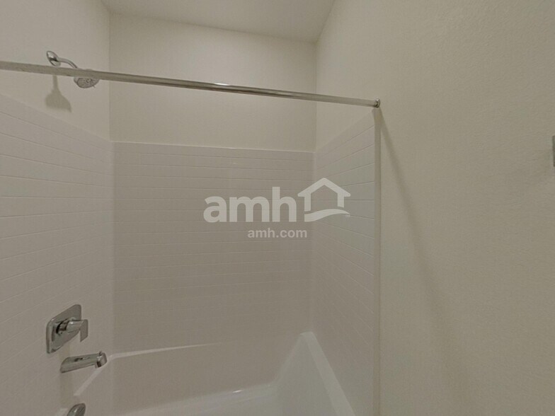 Building Photo - 901 English Primrose St