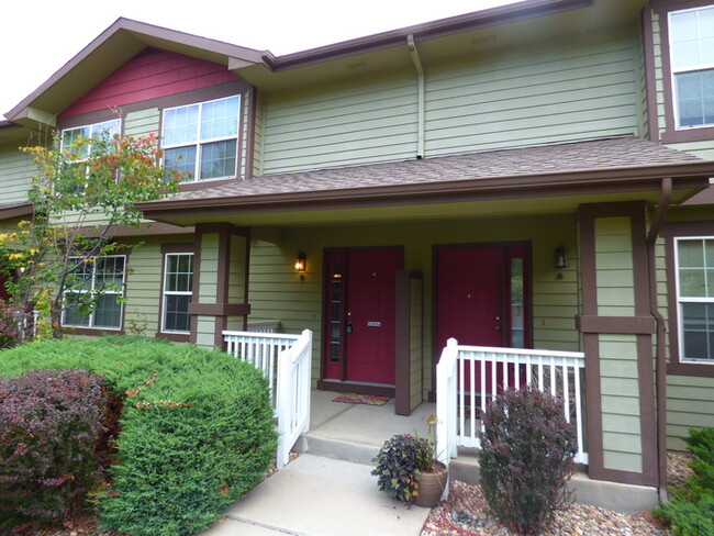 Primary Photo - Charming 2 Bed/2.5 Bath Townhome in SW For...