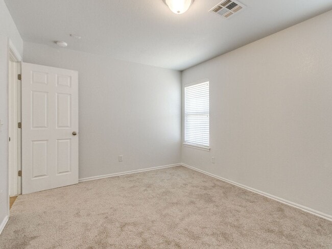 Building Photo - Updated Home + North Edmond + 4 Bedrooms