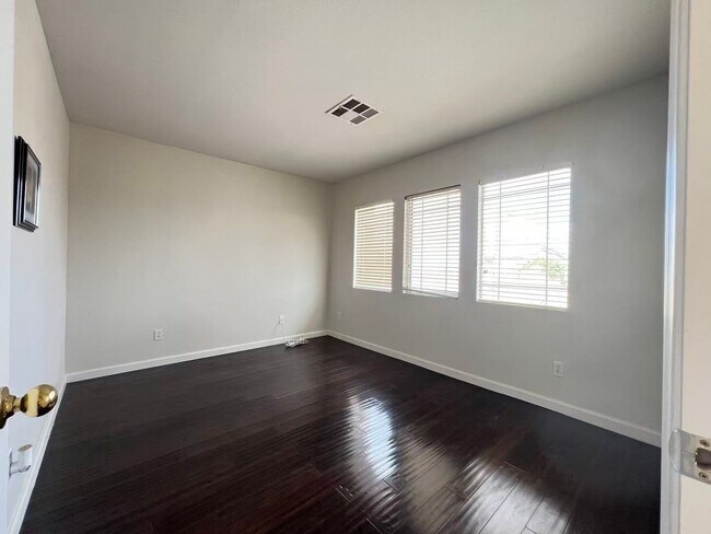 Building Photo - Beautiful and well-maintained two-story home in summerlin