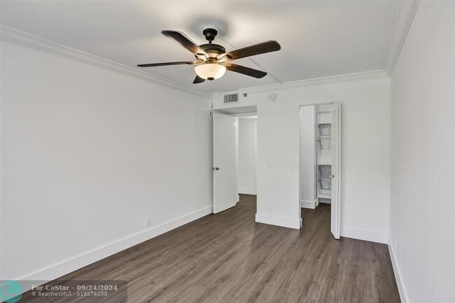 Building Photo - 105 Lake Emerald Dr