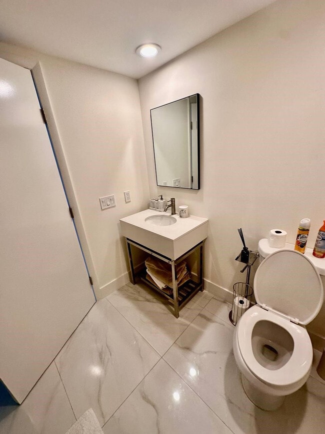 Building Photo - 1830 S Ocean Dr