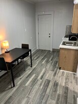 Building Photo - 207 S Mill St Apt 2