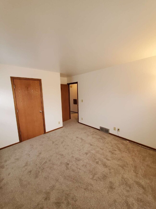 Building Photo - 1112 S 62nd St