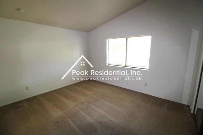 Building Photo - Spacious 3bd/2ba Elk Grove Home with 2 Car Garage