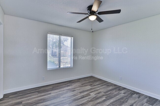 Building Photo - 4419 W Shaw Butte Dr