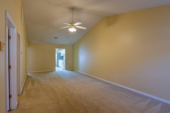 Building Photo - 113 Ginkgo Ln