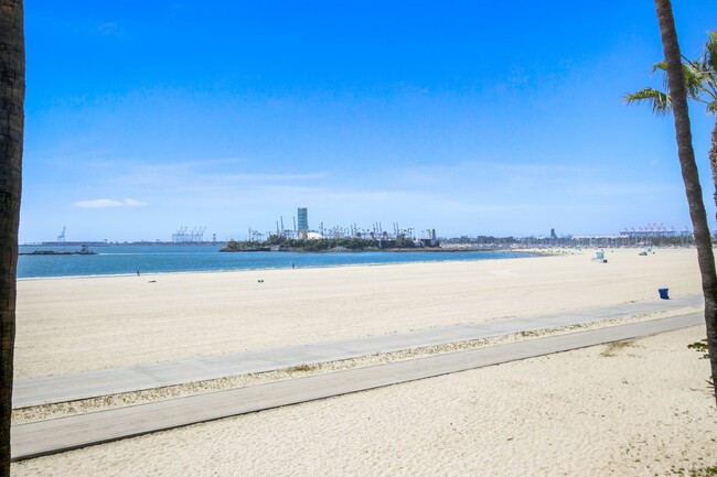 Building Photo - 1310 E Ocean Blvd