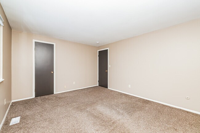 Building Photo - 5877 Taylorsville Rd