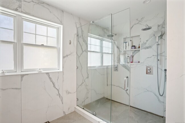 Building Photo - 328 Brewster St