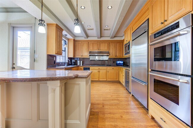 Building Photo - 2510 Potomac Dr