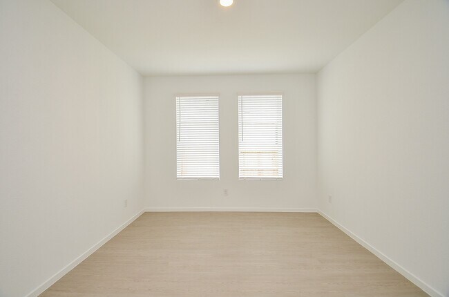 Building Photo - 26506 Coast Redwood Dr