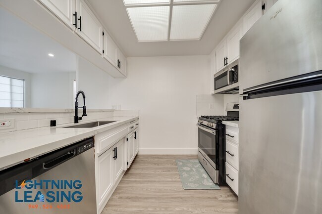 Building Photo - 15134 Magnolia Blvd