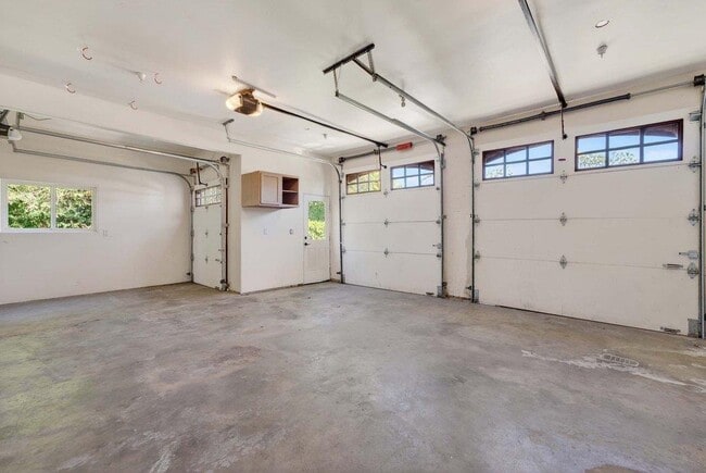 Building Photo - 41 S Circle Dr