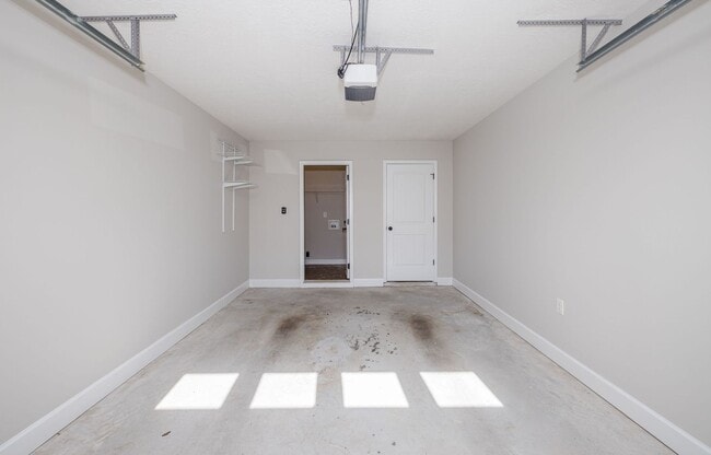 Building Photo - 304 York Ln