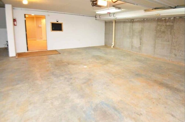 Building Photo - 226 Duncraig Dr