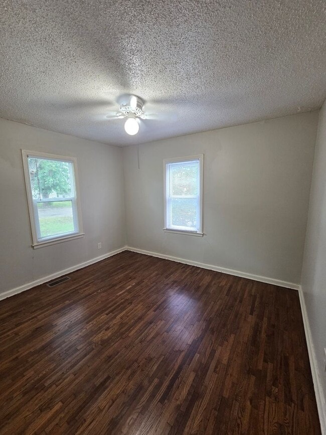 Building Photo - 3009 S Gordon Ave