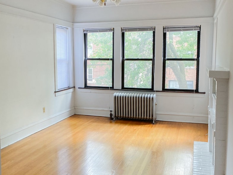 Primary Photo - 1410 W Cornelia Ave