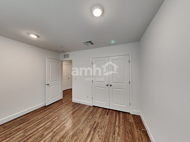 Building Photo - 10076 Roseum Ct