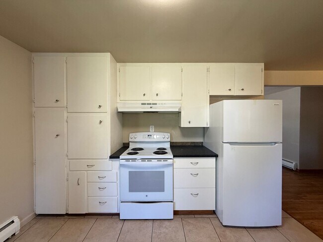 Building Photo - Charming 4-Bedroom Ranch Near Downtown Littleton!!