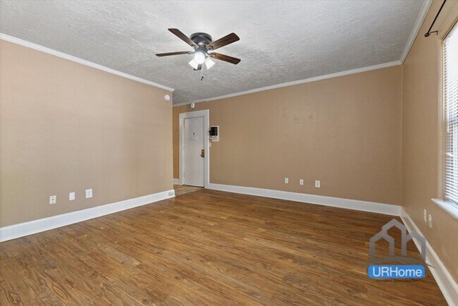 Building Photo - Charming Portland Studio – Prime Walkable Location, $1,100